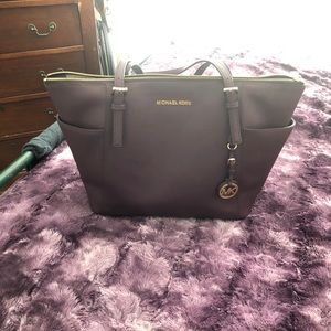 Jet Set Large Top-Zip Saffiano Leather Tote